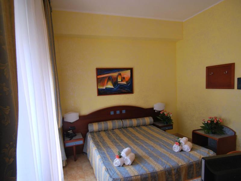 Hotel San Giuseppe - Cityhotel กาตันซาโร ภายนอก รูปภาพ