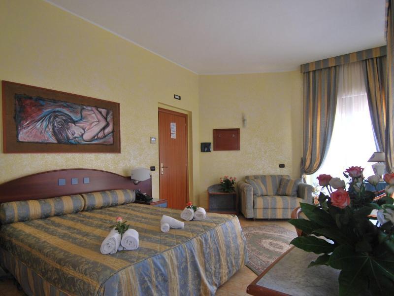 Hotel San Giuseppe - Cityhotel กาตันซาโร ภายนอก รูปภาพ