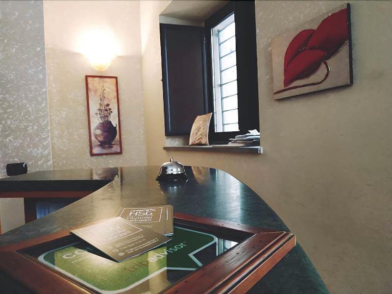 Hotel San Giuseppe - Cityhotel กาตันซาโร ภายนอก รูปภาพ