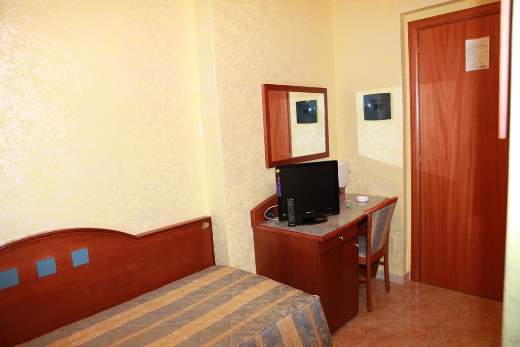 Hotel San Giuseppe - Cityhotel กาตันซาโร ภายนอก รูปภาพ