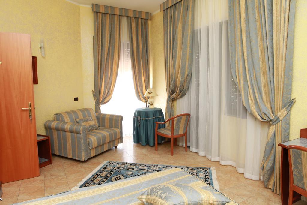 Hotel San Giuseppe - Cityhotel กาตันซาโร ภายนอก รูปภาพ