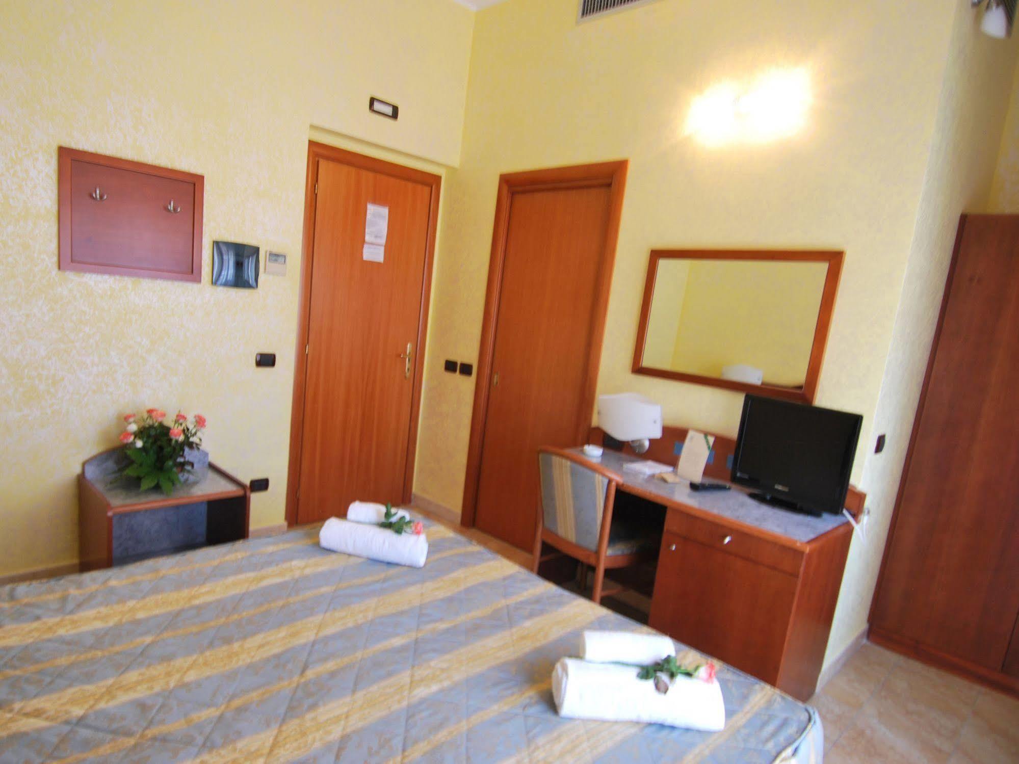 Hotel San Giuseppe - Cityhotel กาตันซาโร ภายนอก รูปภาพ